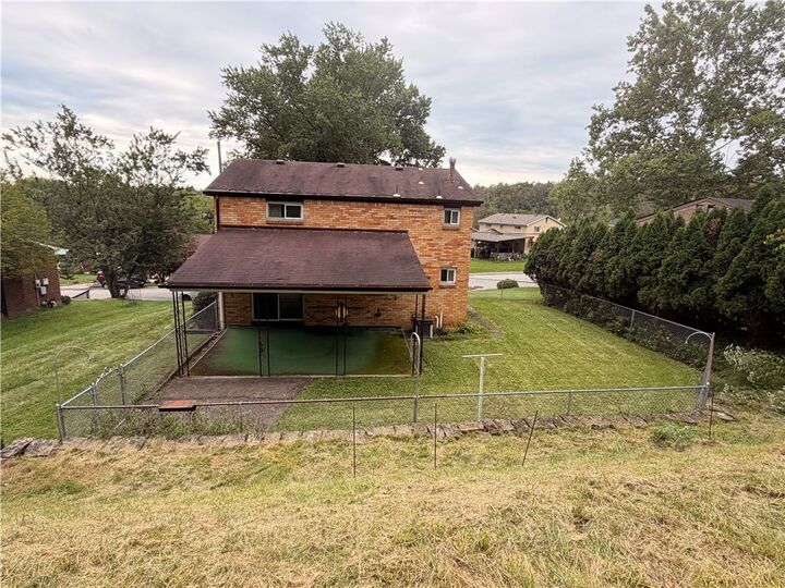 Property Photo: 160 Yellowstone Dr PA 15235