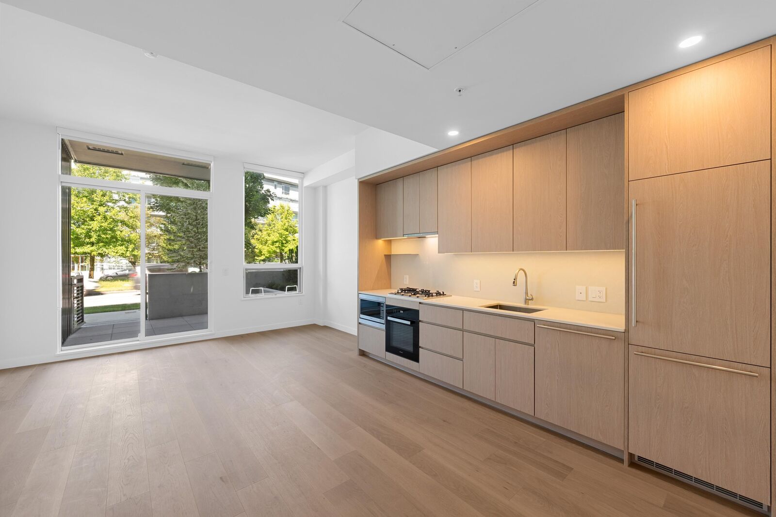 Property Photo:  5212 Cambie Street 1xx  BC V5Z 2Z7 