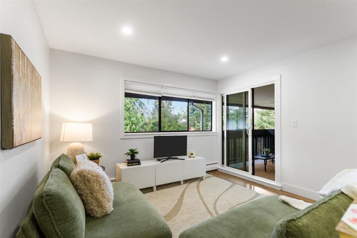 Property Photo:  1561 Vidal Street 301  BC V4B 5A7 