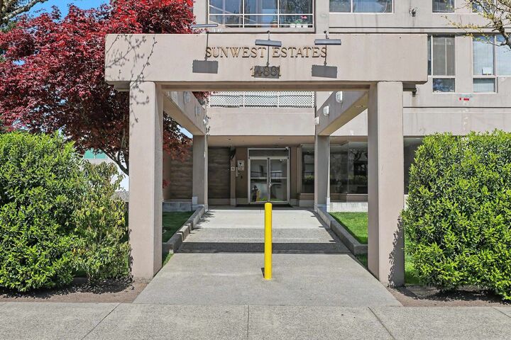 Property Photo:  14881 103A Avenue 1701  BC V3R 0M5 