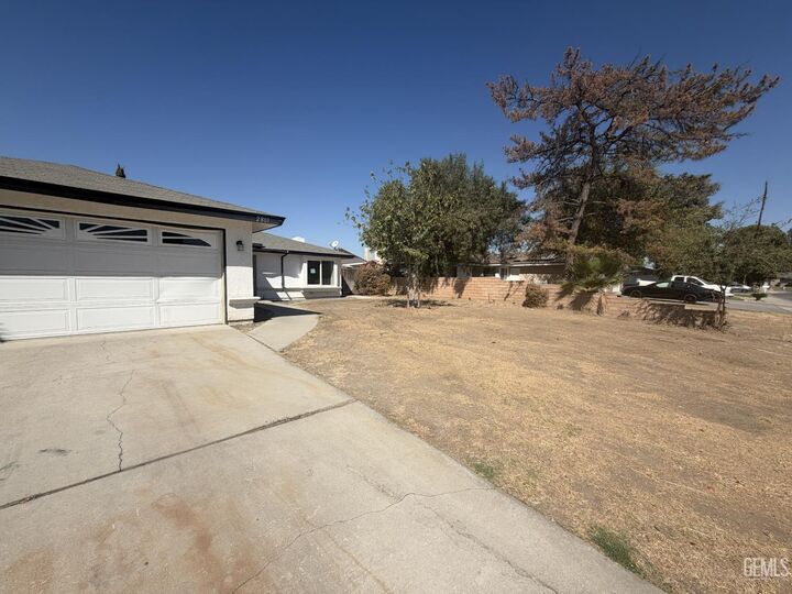 Property Photo: 2801 Belden Lane CA 93309