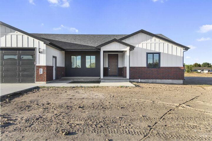 Property Photo:  116 E 13th St  ID 83350 