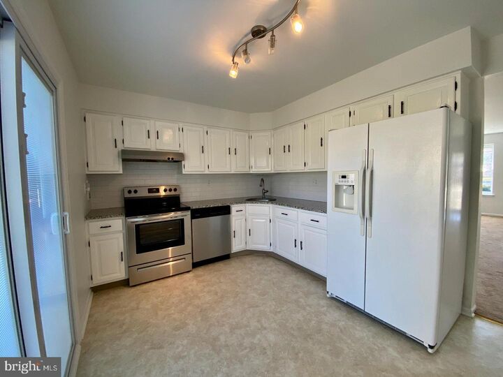 Property Photo: 1784 N Dove Road PA 19067