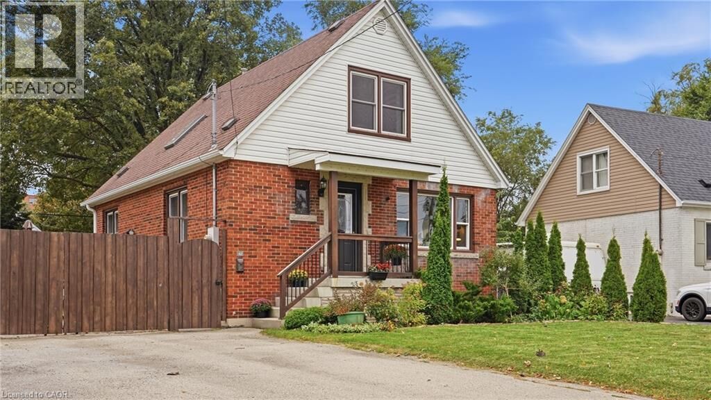 Property Photo:  42 Delevan Crescent  ON L9A 4A7 