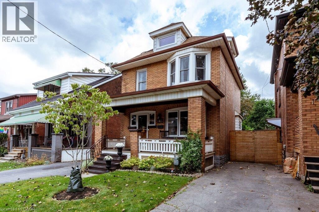 Photo de la propriété:  243 Grosvenor Avenue South  ON L8M 3L8 