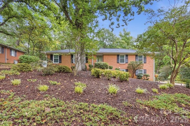 Property Photo: 1814 Summerhill Drive NC 28212