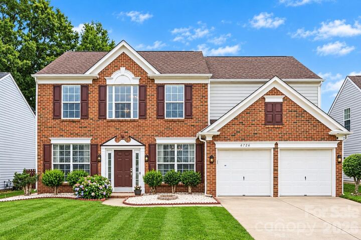 Property Photo: 8728 Fieldcroft Drive NC 28277