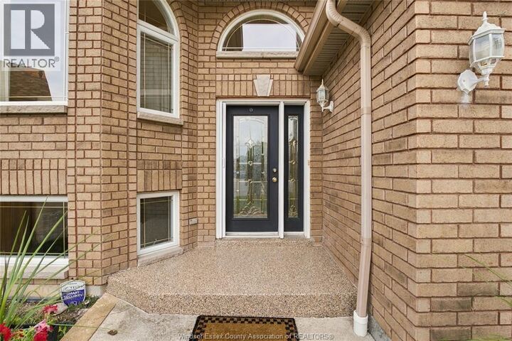 Property Photo:  1352 Meridian  ON N9G 2Z8 