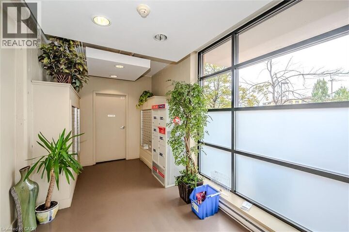 Property Photo:  410 West King W/S Street West 112  ON N2G 1C3 