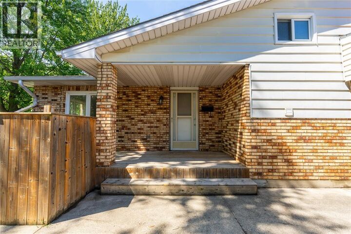 Photo de la propriété:  103 Hanna Crescent  ON N7S 4H4 