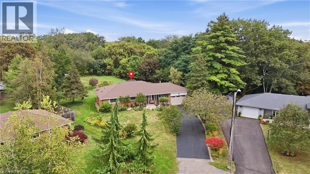 Property Photo:  4 Kew Court  ON L9H 5E1 