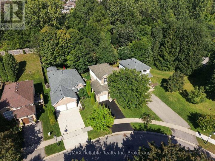 Property Photo:  71 Meadowridge Road  ON N6H 5E6 