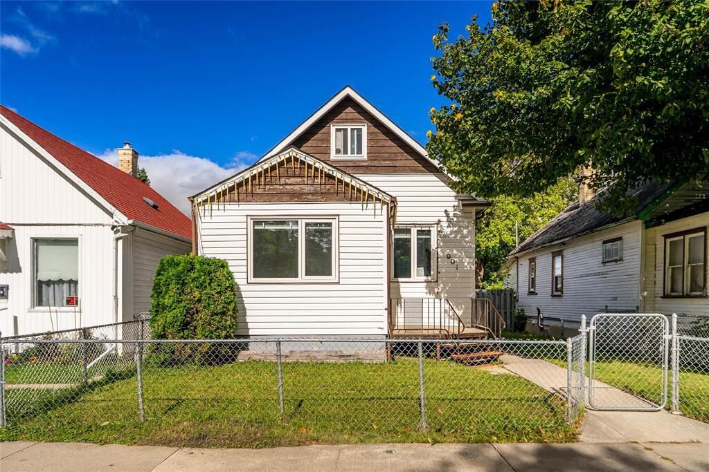 Property Photo: 901 College Avenue MB R2X 1B2