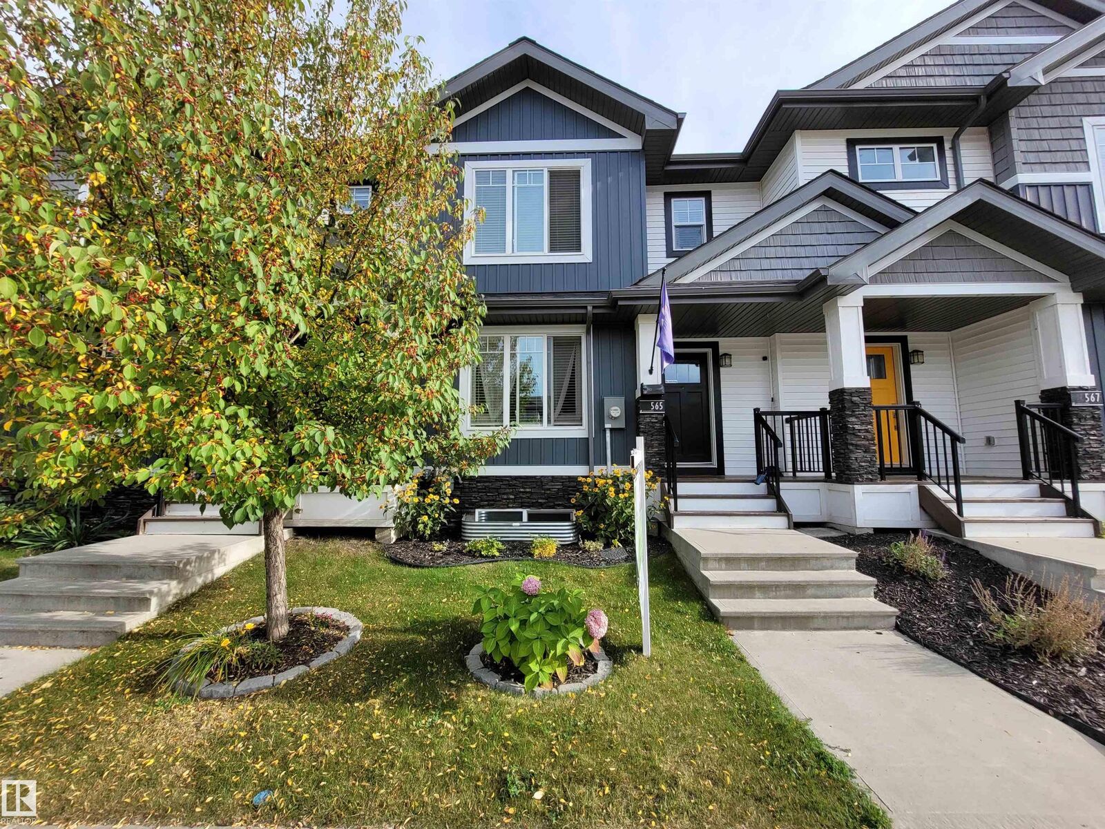 Property Photo:  565 Chappelle Drive SW  AB T6W 2B5 