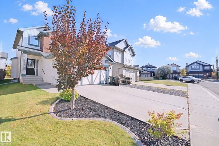 Property Photo:  324 Ascott Crescent  AB T8H 0A8 
