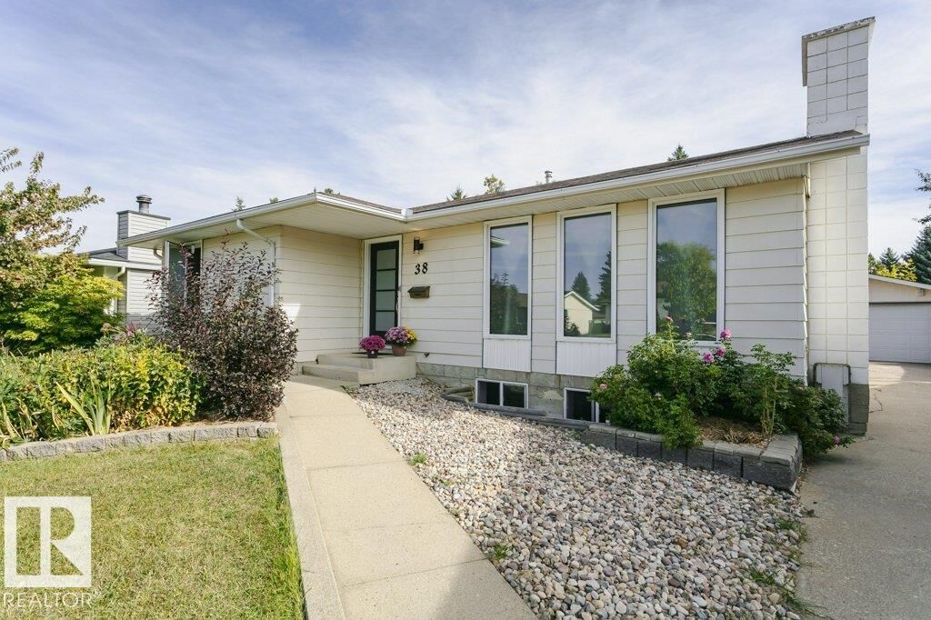 Property Photo:  38 Galen Crescent  AB T8A 2L2 