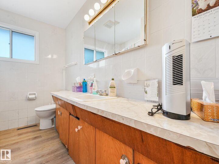 Property Photo:  7520 130 Avenue NW  AB T5C 1Y2 
