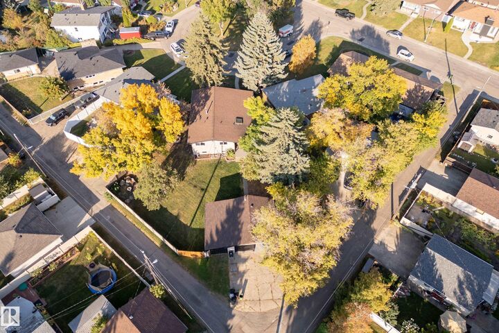 Property Photo:  10316 42 Street NW  AB T6A 1T5 