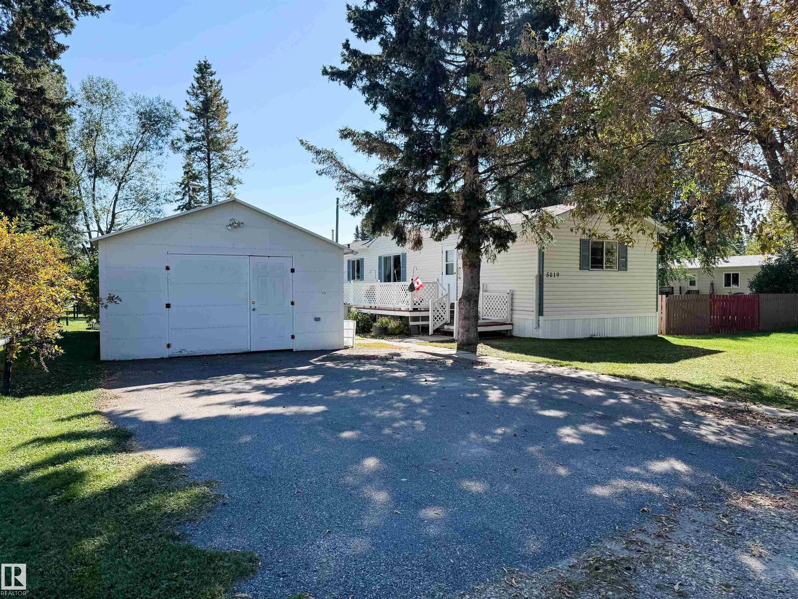 Property Photo:  5019 52 Avenue  AB T0C 0P0 