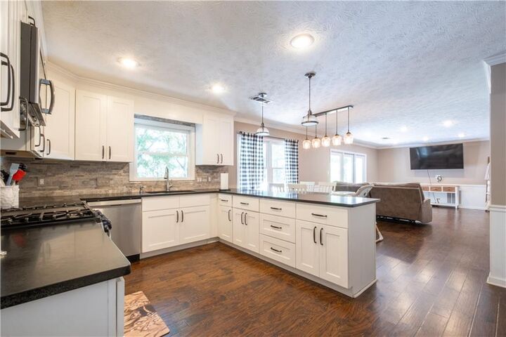 Property Photo: 166 Azalea Farms Road GA 30025