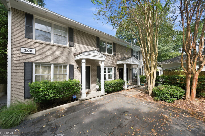 Property Photo:  2232 Dunseath Avenue NW Apt 203  GA 30318 