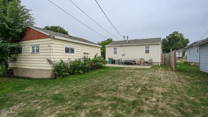 Property Photo:  1325 N 15th Street  ND 58501 