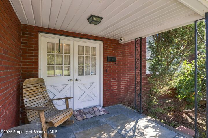 Property Photo:  105 Jermyn Street  PA 18519 