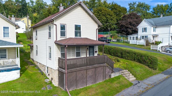 Property Photo:  1005 Oak Street  PA 18508 