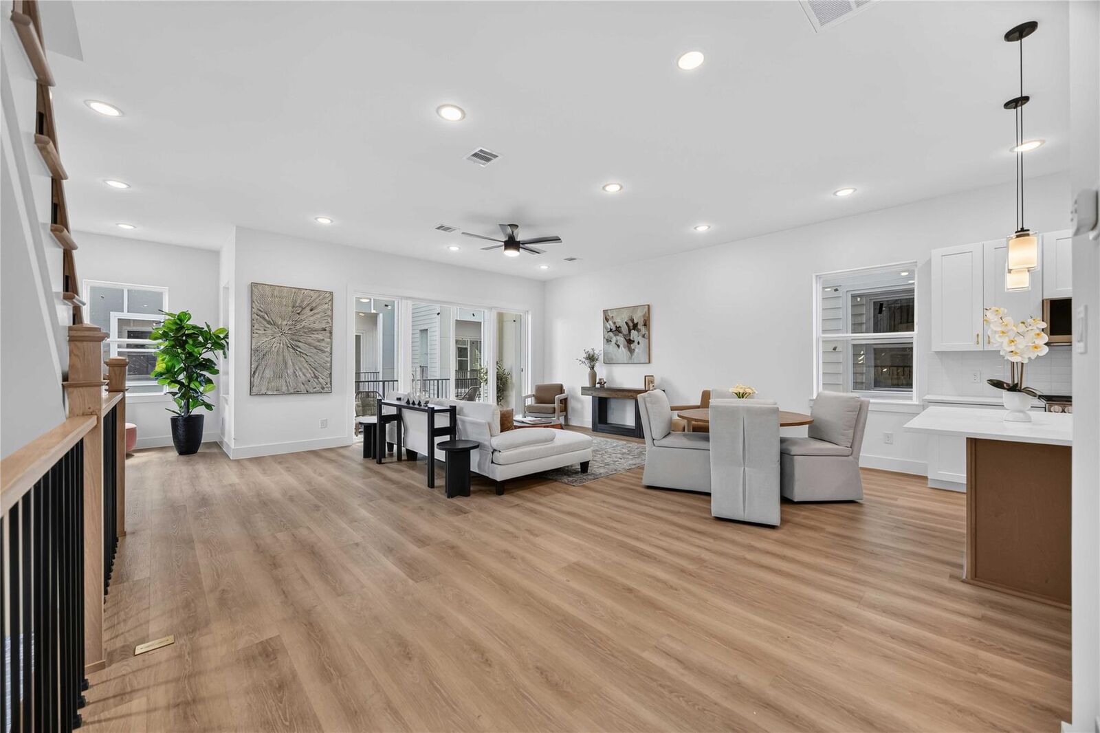 Property Photo: 322 Walthall Drive B TX 77022