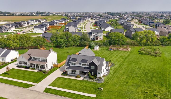 Property Photo: 5713 NE Sherman Court IA 50021
