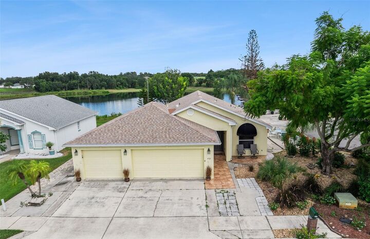 Property Photo:  452 Lake Suzanne Drive  FL 33859 