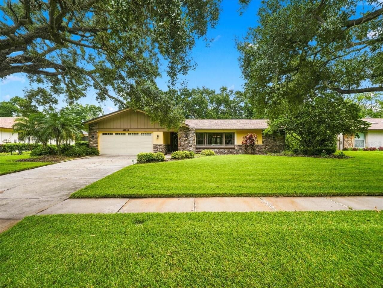 Property Photo: 13903 Middle Park Drive FL 33624