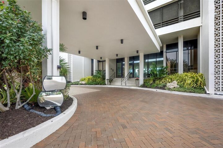 Property Photo: 770 S Palm Avenue 1001 FL 34236
