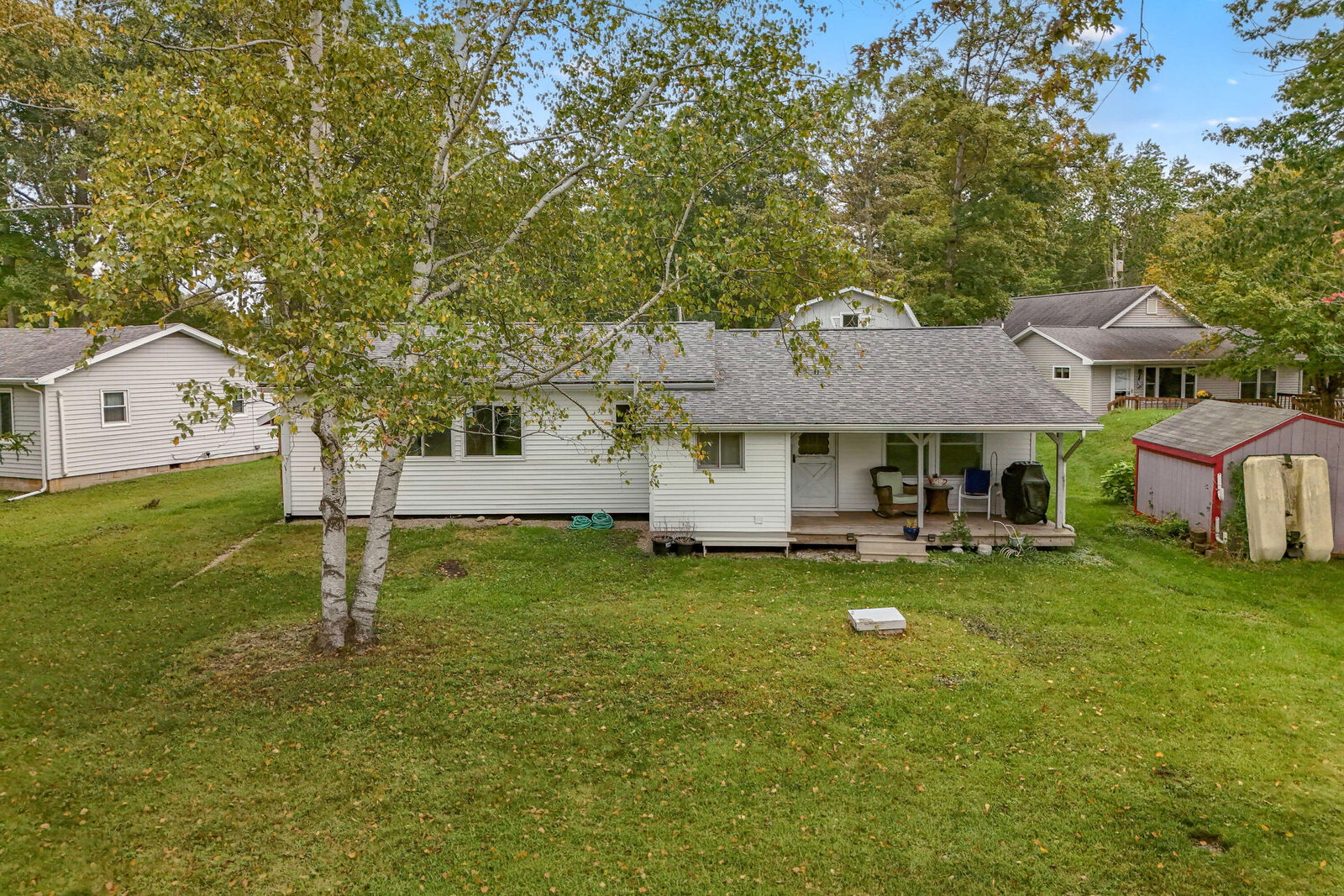 Property Photo:  5406 Circle Drive  MI 49274 
