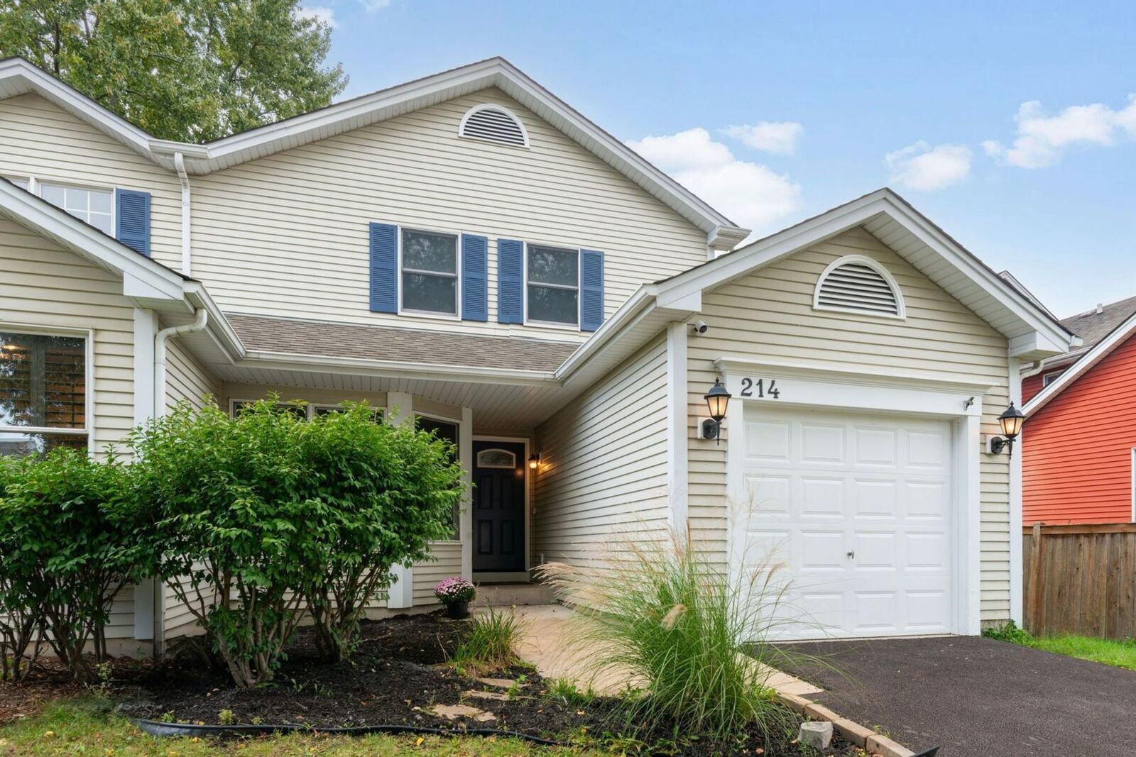 Property Photo:  214 S Harrison Street  IL 60134 
