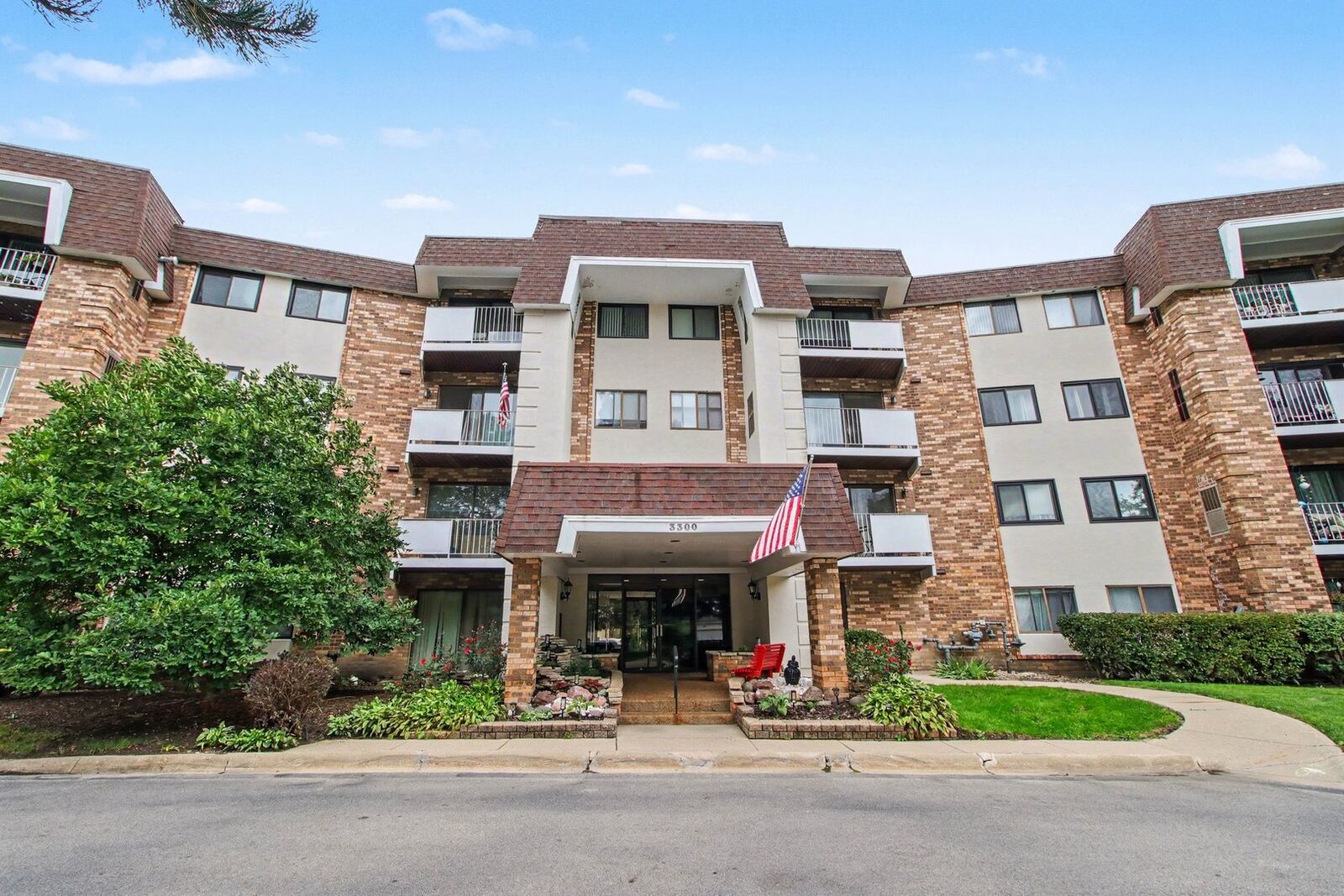 Property Photo:  3300 N Carriageway Drive 216  IL 60004 