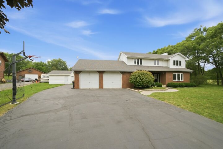 Property Photo:  518 Meadow Court  IL 60096 