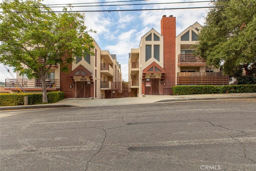 Property Photo: 10119 Pinewood Avenue 207 CA 91042