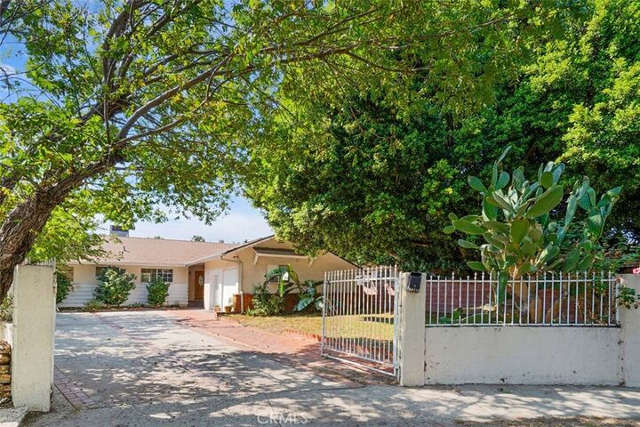 Property Photo: 14640 Limedale Street CA 91402