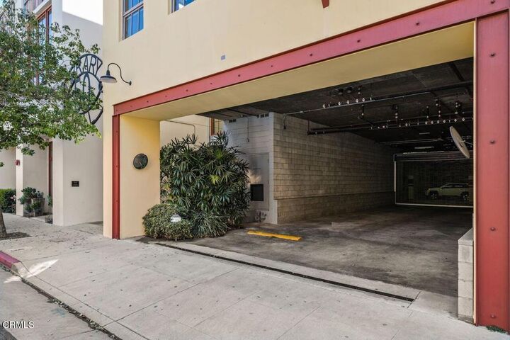 Property Photo:  50 W Dayton Street 209  CA 91105 