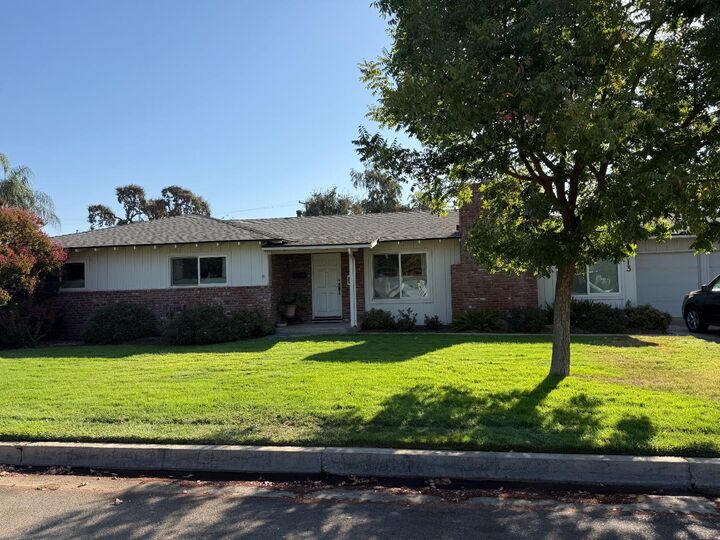 Property Photo: 213 Hilton Street CA 93637