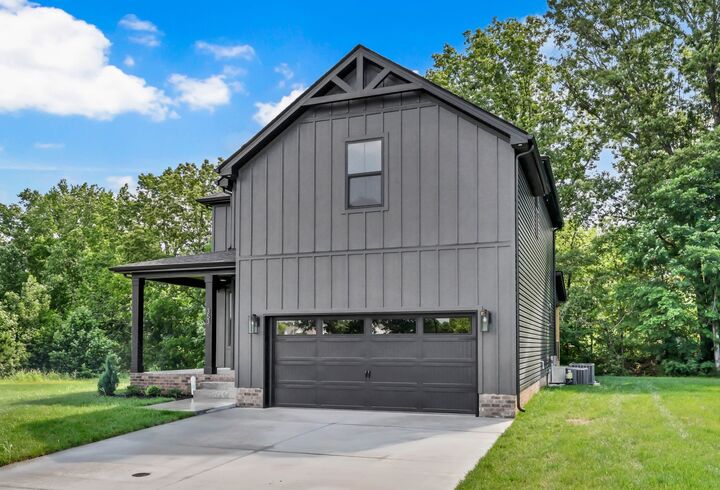 Property Photo: 353 Chase Dr TN 37043