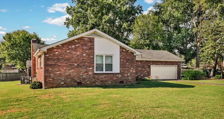 Property Photo:  2136 Harvill Dr  TN 37043 