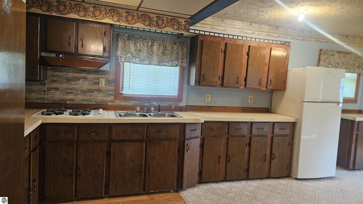 Property Photo:  211 S Quarterline Street  MI 48806 
