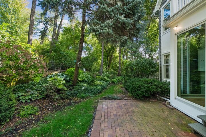 Property Photo:  145 Edgewood Court  MN 55391 