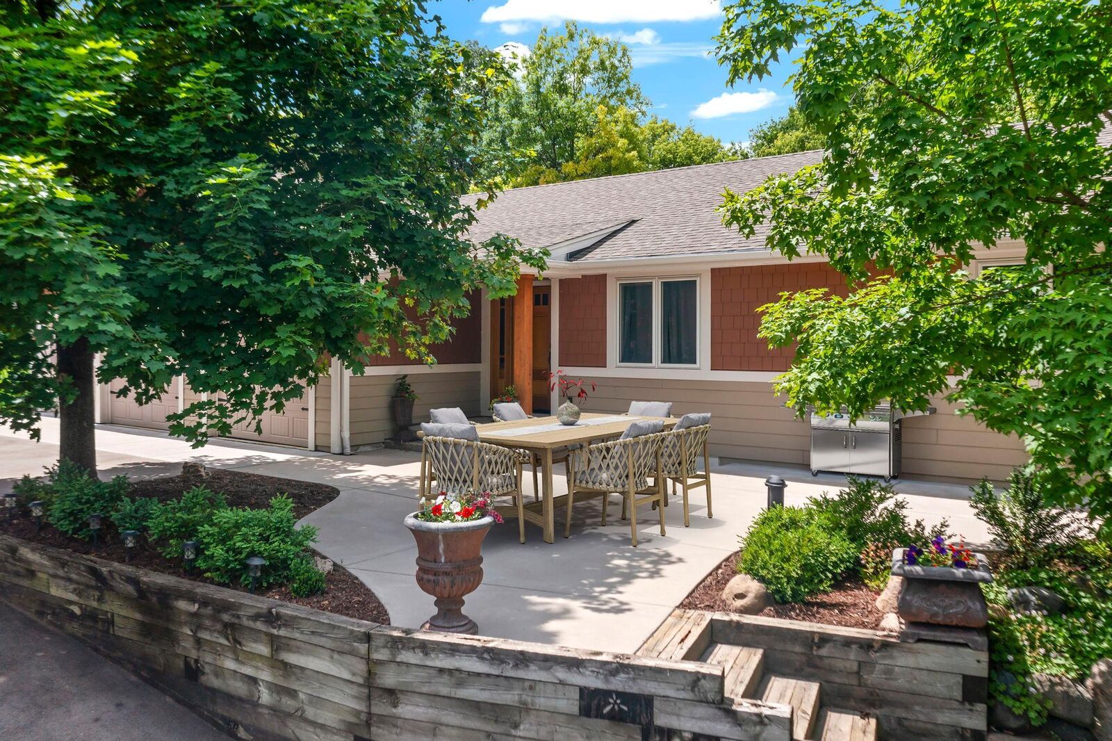 Property Photo:  940 Trail Court  MN 55123 