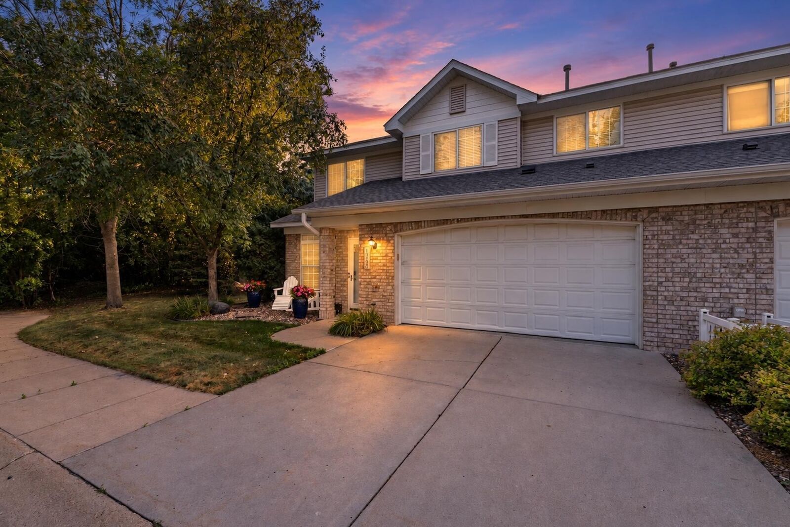 Property Photo:  10100 Bridgehill Terrace  MN 55347 