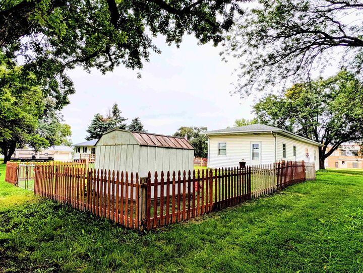 Property Photo:  130 South St  IA 51001 