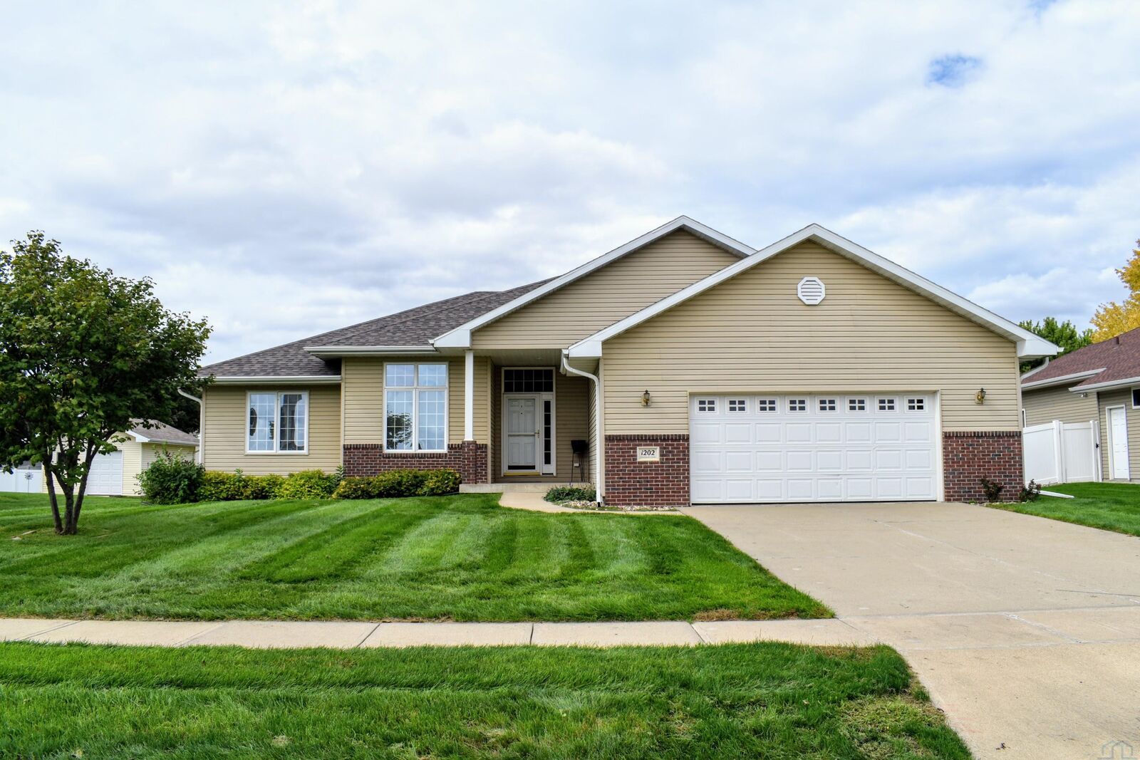 Property Photo:  1202 Clairmont Circle  IA 51054 