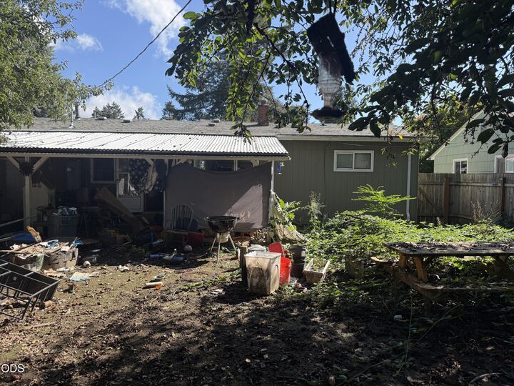 Property Photo: 3130 Oriole Street OR 97477